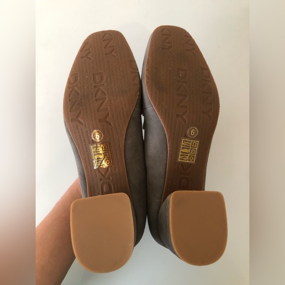 NWOT DKNY Pump - Mid Heel Slip On - Picture 4 of 7
